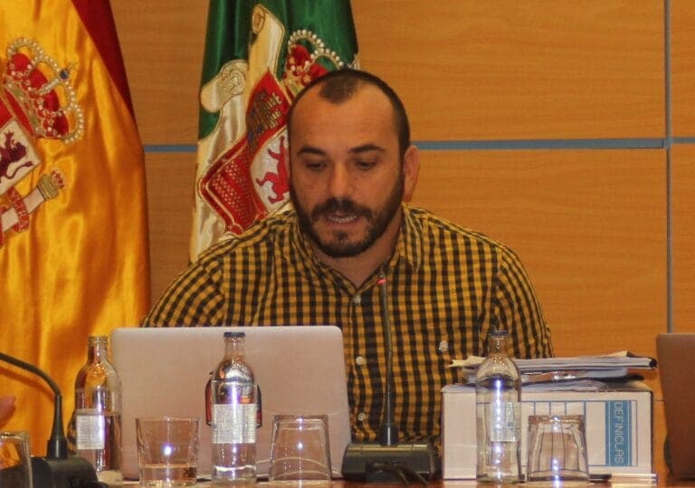 Podemos exige en el pleno la dimisión de Sergio Lloret