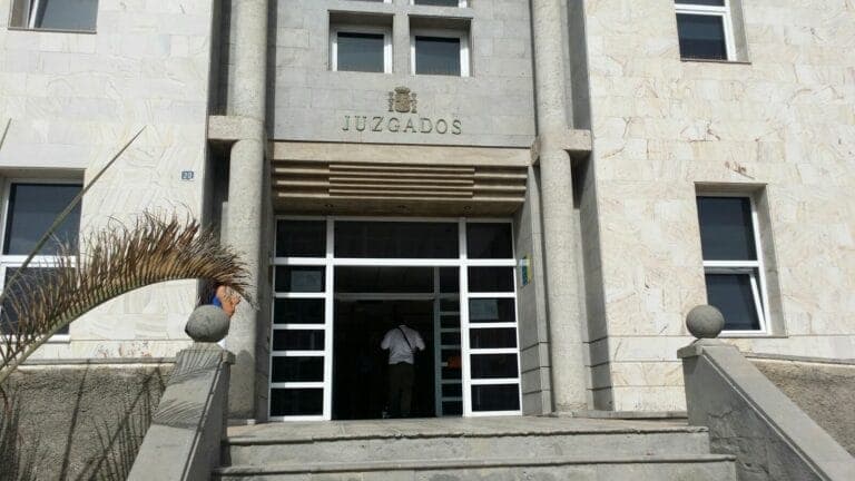 Demandan a la U.D. Gran Tarajal por impago a proveedores