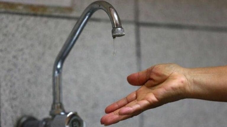 Recogida de firmas para exigir una solución a los cortes de agua en Fuerteventura