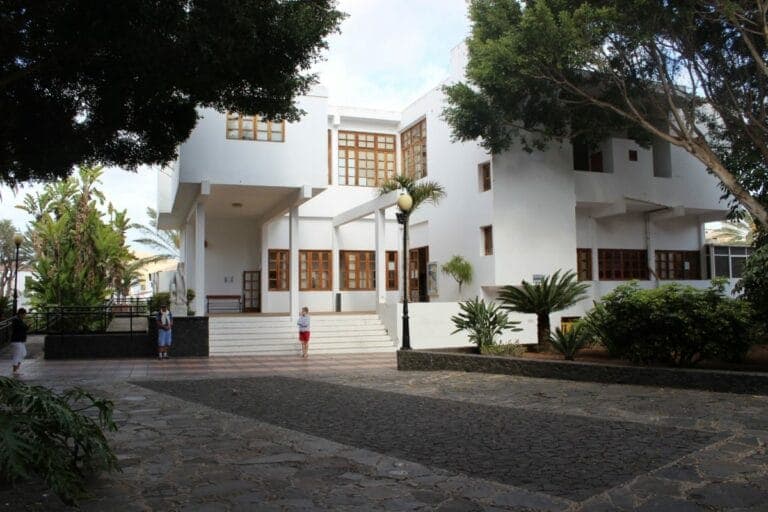 El PSOE tilda de «cacicada» la compra de la finca de Ajuy por 1,8 millones