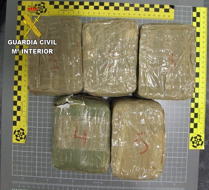 Seis años de cárcel para cuatro guardias civiles por introducir hachís en Fuerteventura