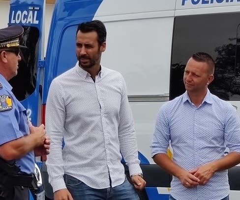 «El Ayuntamiento favoreció la concentración de fin de año en Corralejo al autorizar actuaciones musicales»