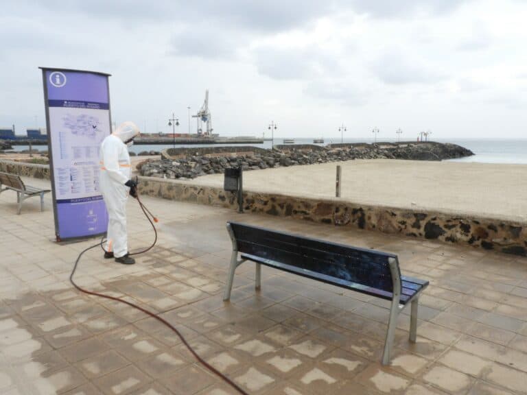 Puerto del Rosario continúa con las labores de desinfección por todo el municipio