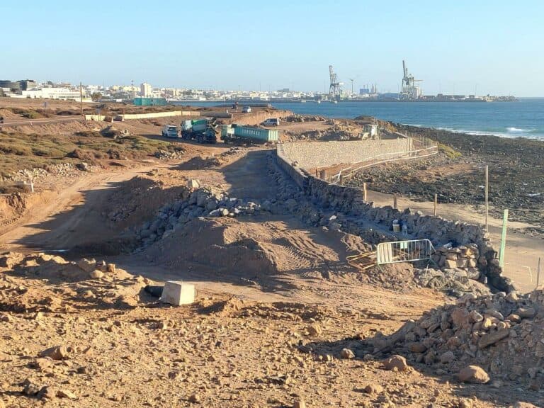 Avanzan a buen ritmo las obras del paseo a Playa Blanca