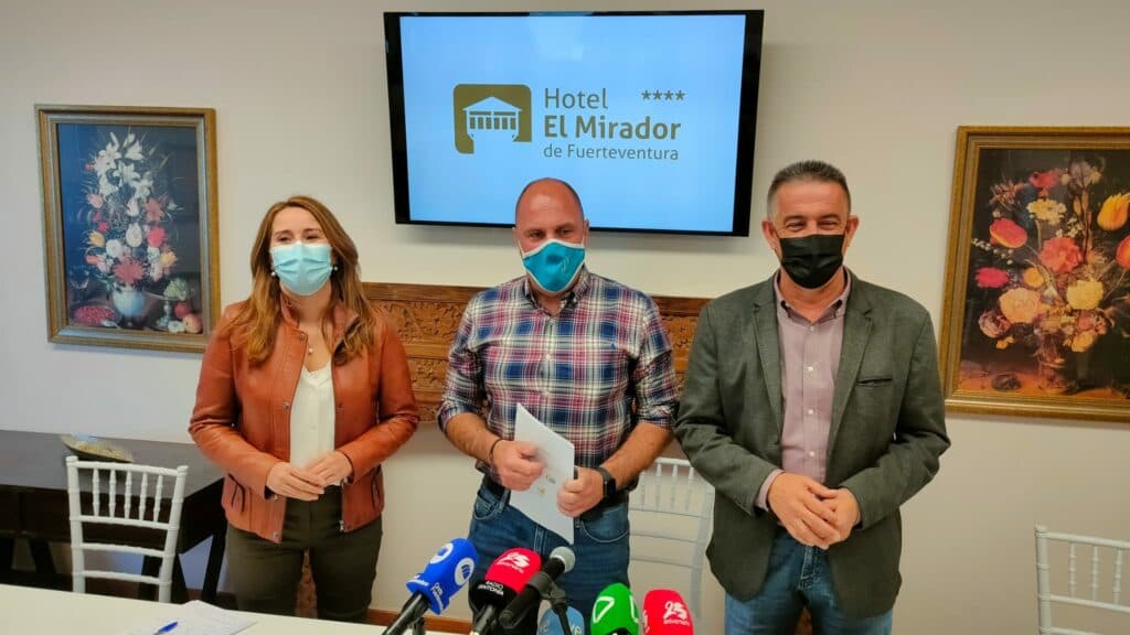 Lloret valora cesar a sus socios de gobierno (CC y PP) tras la votación del Dreamland