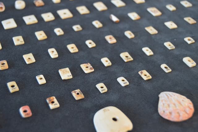 El Museo Arqueológico exhibe los adornos de los antiguos mahos