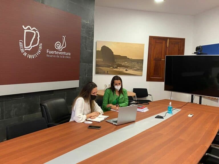 Jessica de Léon se reúne con los concejales de Turismo