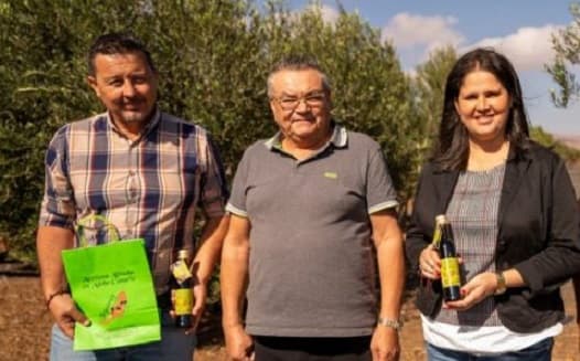 Dos nuevos premios para el aceite majorero elaborado por Luis Hernández