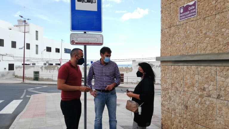 La guagua se ‘olvida’ de los usuarios de Centro de Mayores, Centro de Salud y los vecinos de Rosa Vila y La Hondura