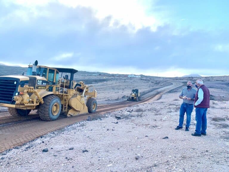 El Cabildo rehabilita 200 kilómetros de caminos de tierra en La Oliva