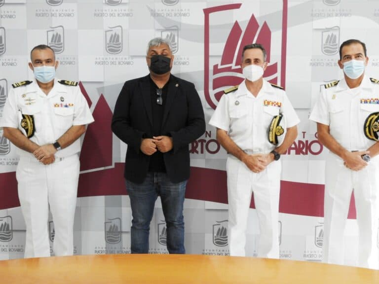 Juan Jiménez recibe al almirante del Mando Naval de Canarias en su primera visita oficial a Fuerteventura