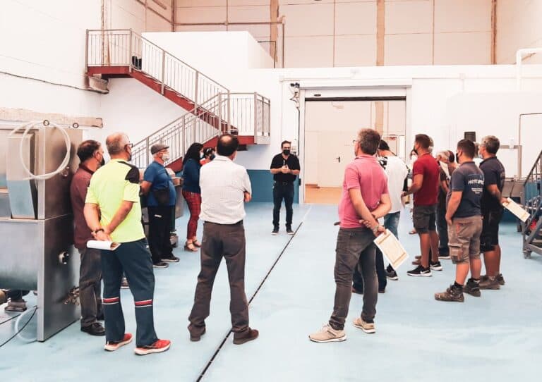 Más de treinta personas participan en un curso de cata de aceite de oliva organizado por Olivafuer