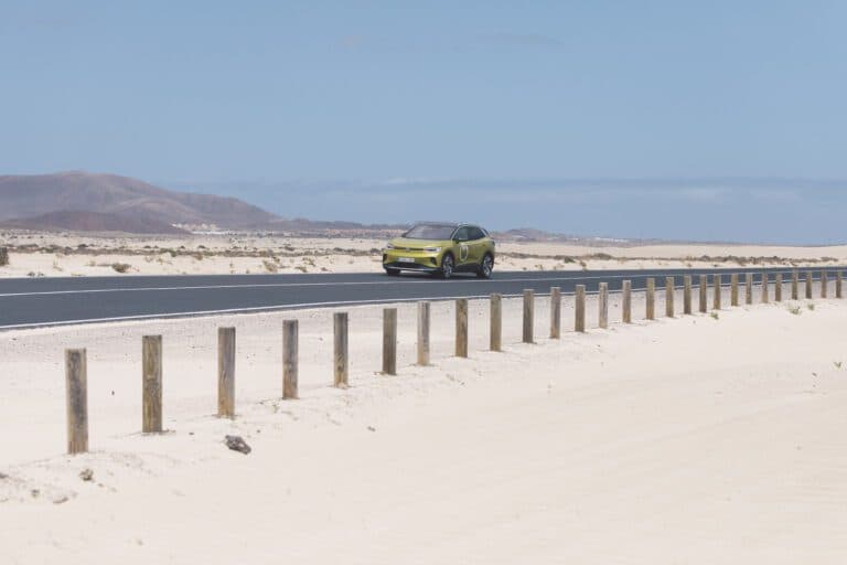 El Volkswagen ID.4 recorre Lanzarote, Fuerteventura y Gran Canaria con tan solo un 48% de la batería