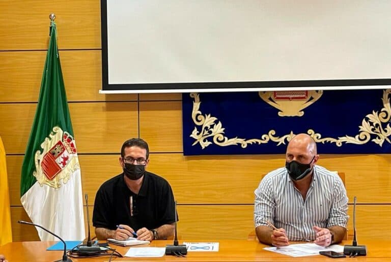 Lloret ordena que se inicien los expedientes de regularización de la desaladora del Oliva Beach