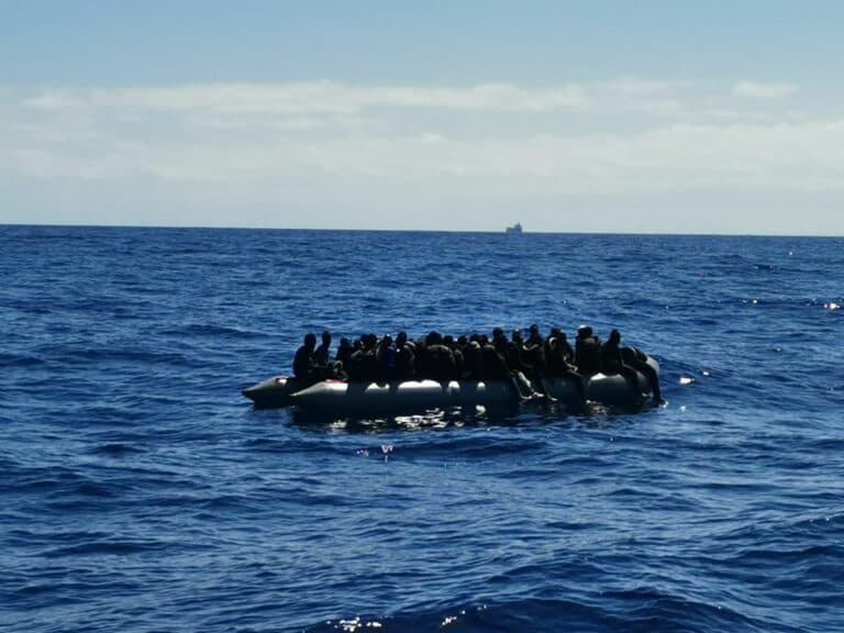Rescatan a 85 migrantes en dos pateras al sur de la isla