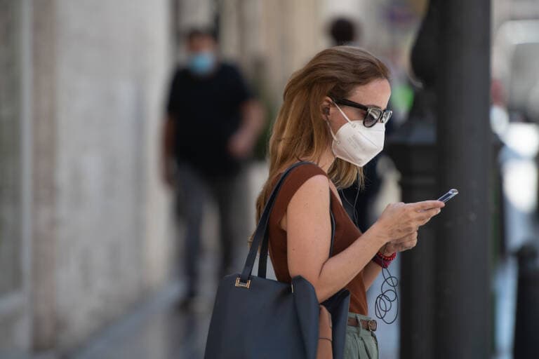 Sanidad recomienda usar mascarilla ante el aumento de contagios Covid