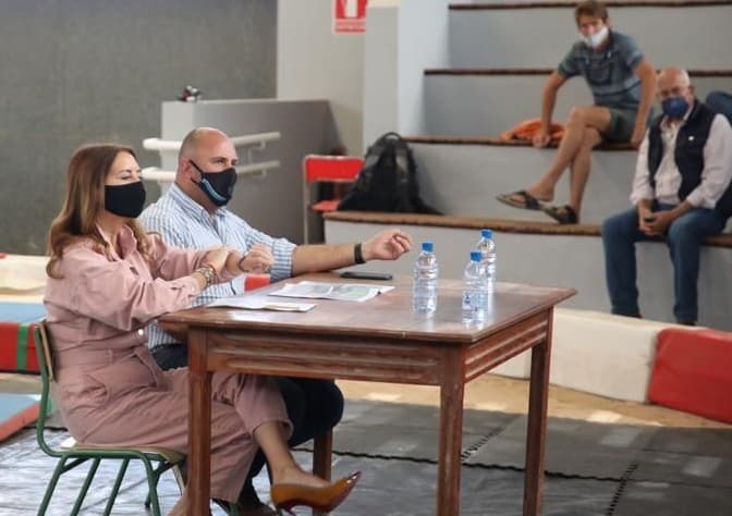 El presidente del Cabildo acerca el proyecto de la travesía de Lajares a los vecinos de La Oliva