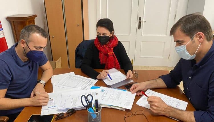 El PP arranca el compromiso del ayuntamiento de actuar en las 90 y 91 viviendas