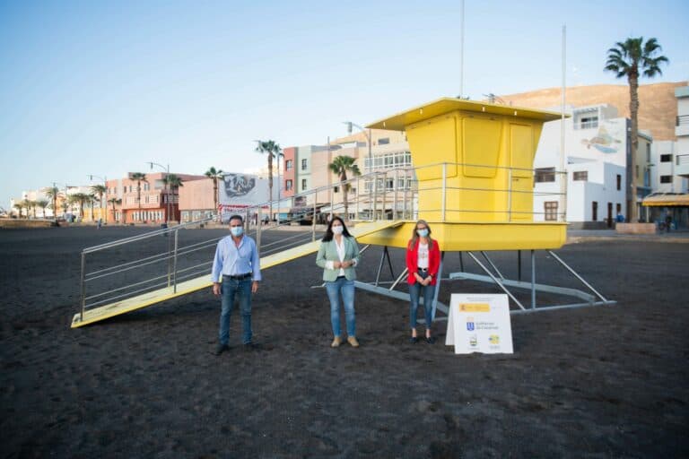 Tuineje licita el servicio de vigilancia y socorrismo de la playa de Gran Tarajal