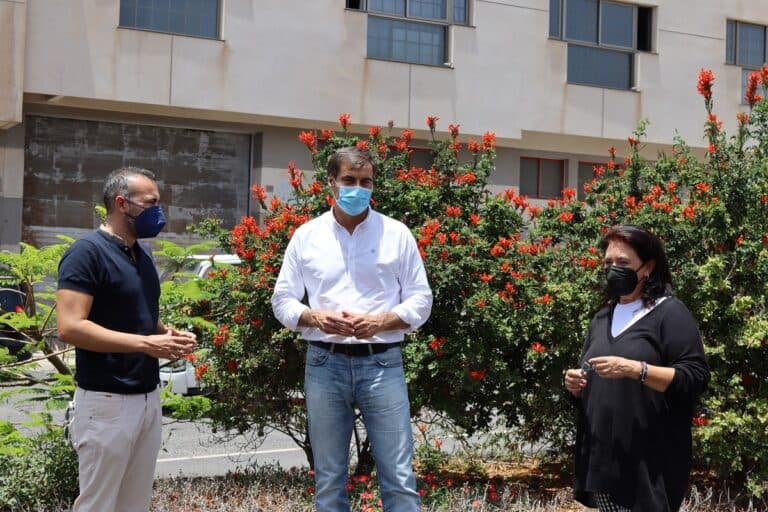 El alcalde de Puerto «prohíbe» a los trabajadores de Servicios Sociales hablar con el PP