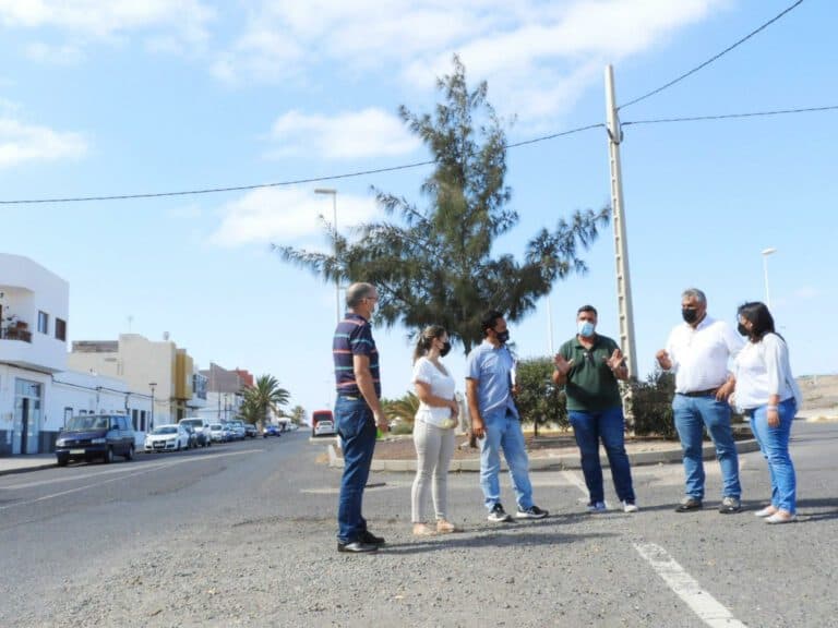 Comienzan las obras de repavimentación y saneamiento de la calle Hibiscos en Los Pozos