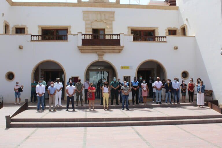 Fuerteventura guarda un minuto de silencio por Anna y Olivia