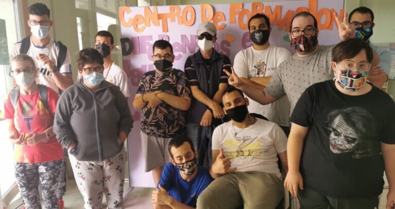 Distintos artistas con discapacidad exponen sus trabajos pictóricos en la Casa de la Cultura