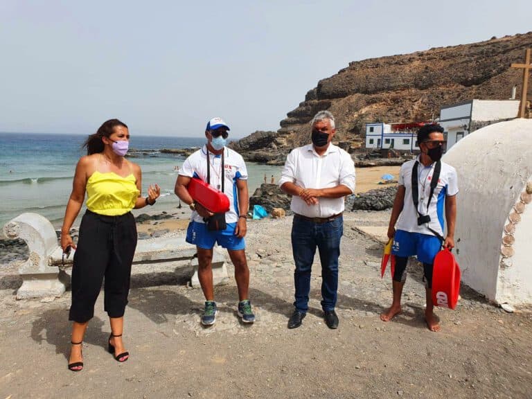 Las playas de Los Molinos y de Puerto Lajas inauguran el servicio de socorrismo