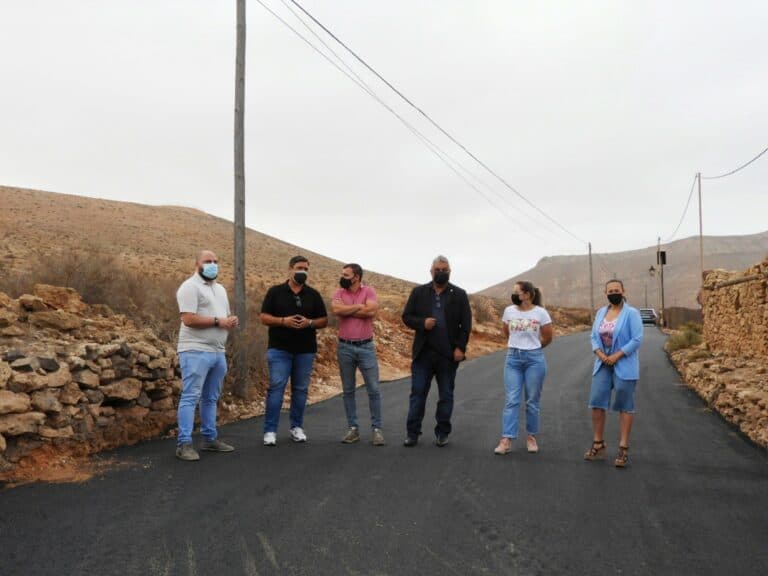 Los vecinos de Tetir disfrutan ya del asfaltado de 3.850 metros cuadrados de caminos rurales
