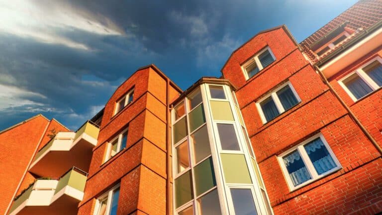 Cabildo y ayuntamientos buscan fórmulas para disponer de vivienda pública