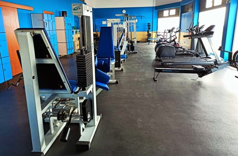 El gimnasio municipal de Antigua renueva los aparatos de entrenamiento
