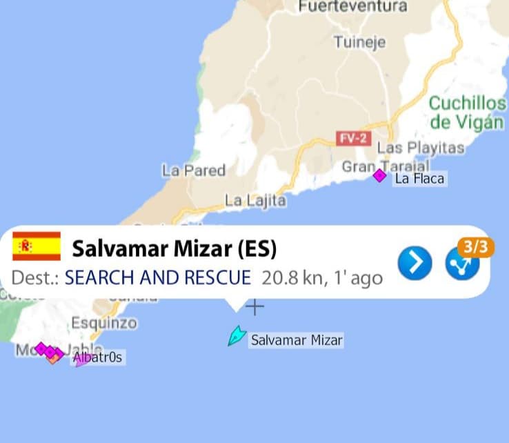 Rescatan y trasladan al muelle de Gran Tarajal a 31 migrantes