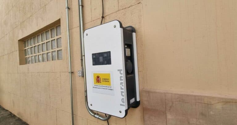 Los polígonos de la capital contarán con estaciones de recarga para vehículos eléctricos