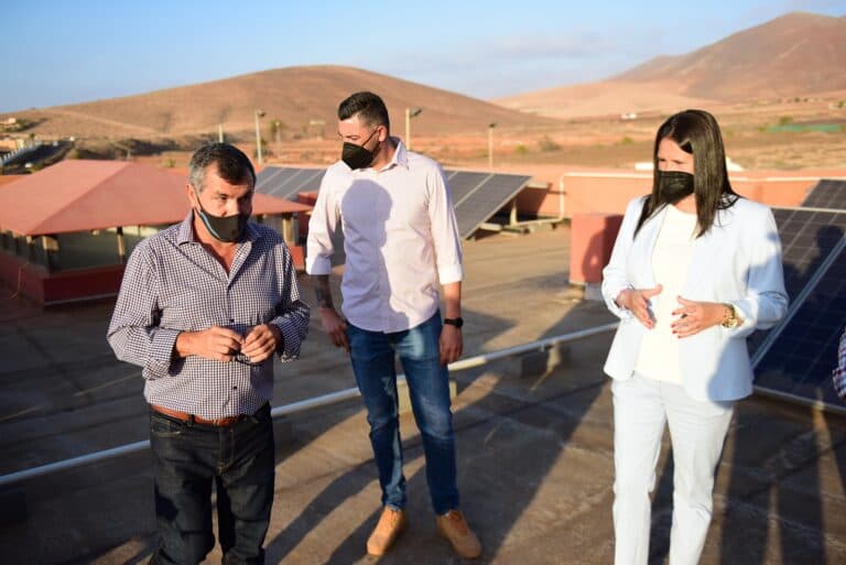 Edificios públicos de Tuineje ya producen energía a través de fuentes limpias