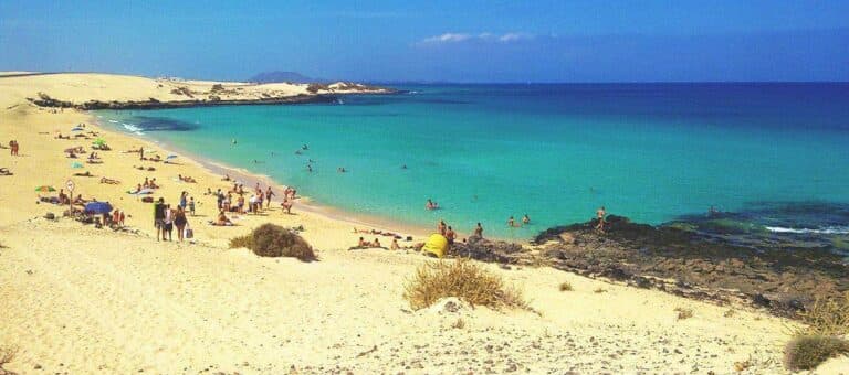 Fallece un bañista tras ser rescatado del agua en una playa de Corralejo