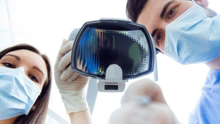 Dentistas ofrecen revisión gratuita en Fuerteventura para prevenir el cáncer oral