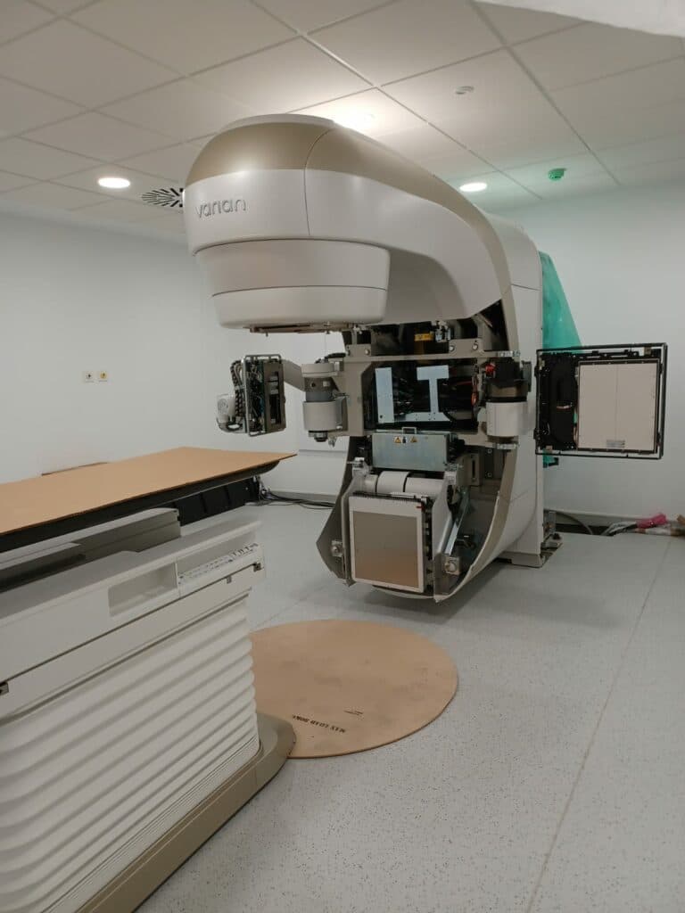 El Hospital General de Fuerteventura instala el acelerador lineal para los tratamientos oncológicos