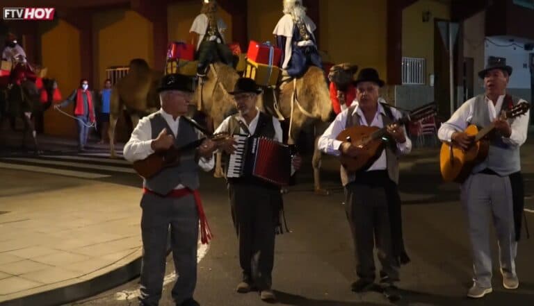 VIDEO | Oasis Wildlife recupera las cabalgatas tradicionales de Reyes en Fuerteventura