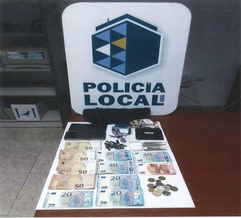 La Policía Local de La Oliva detiene a un camello