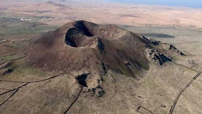 Rescatan a una joven herida al caer en el cráter de un volcán en Fuerteventura