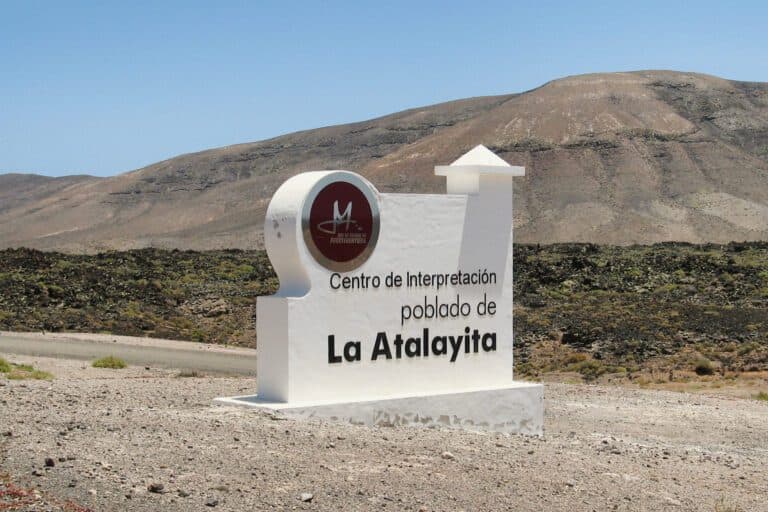 Visitas guiadas al poblado de la Atalayita con rutas nocturnas, música y narración oral