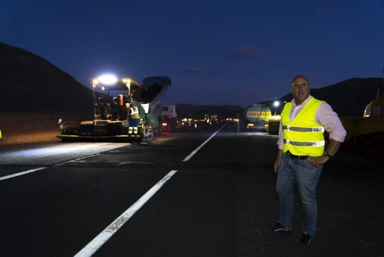 Trabajos de mejora del firme de la FV-2 entre los cruces de Valles de Ortega y Pozo Negro