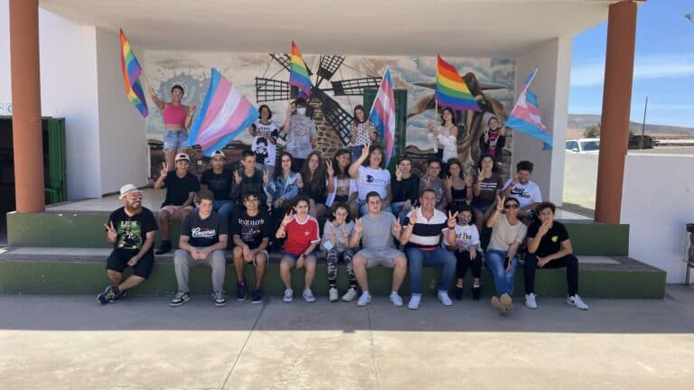 Alumnos de 2º de Bachillerato del IES La Oliva reivindican el Día contra la LGTBIfobia