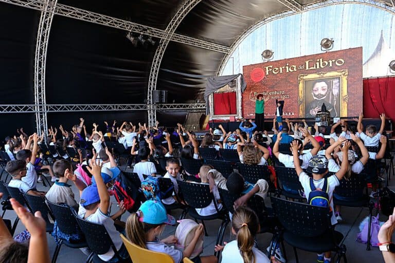 Los escolares, protagonistas de la Feria del Libro