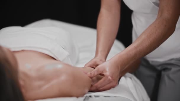 Detenido en Canarias el dueño de un salón de masajes por grabar a clientas durante 15 años