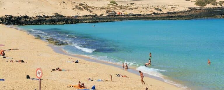 Rescatado un bañista de 41 años con signos de ahogamiento en Corralejo
