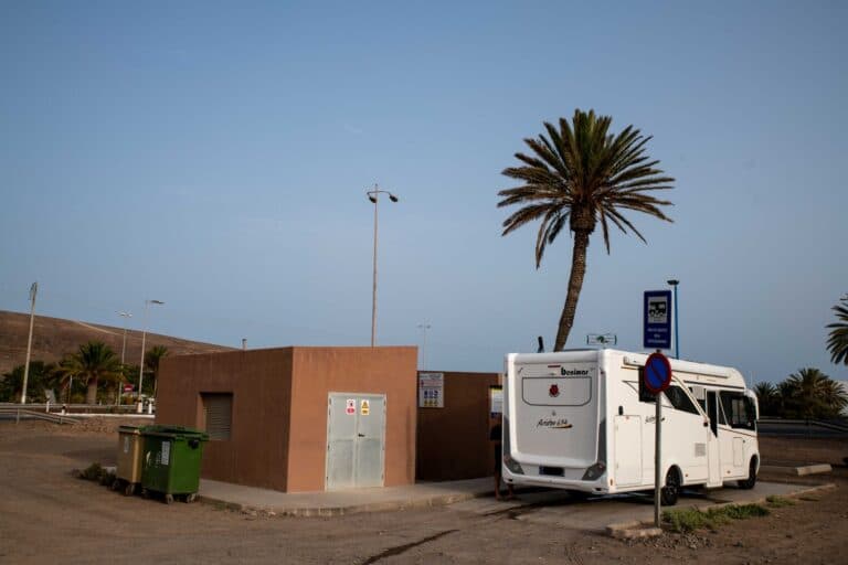 Tarajalejo cuenta con conexión de agua en el área de servicio de autocaravanas
