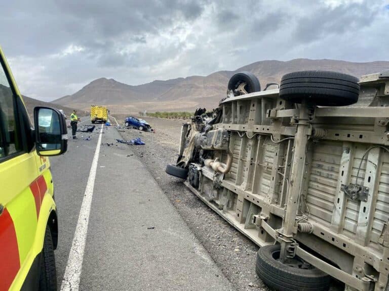 Cuatro heridos, uno de gravedad, en un choque frontal en Fuerteventura