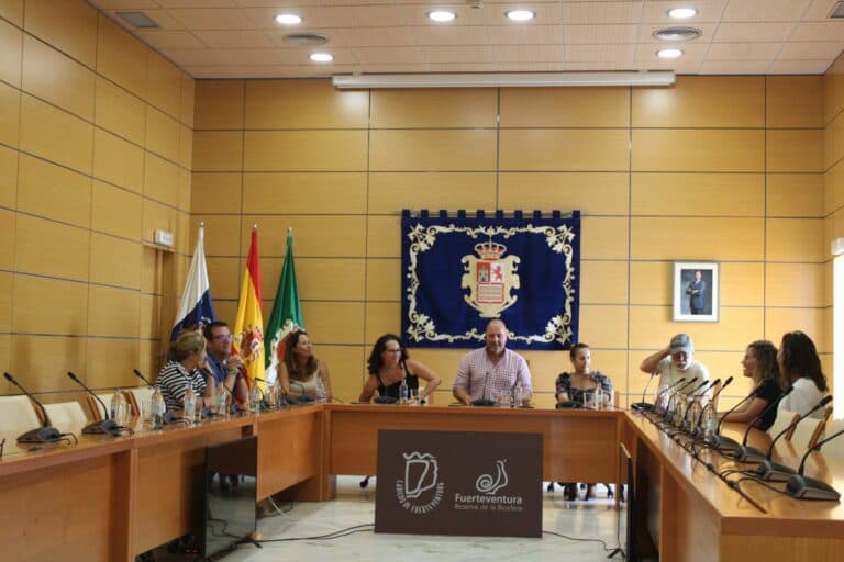 El Cabildo recibe a Avanfuer tras ganar un accésit en los Premios Joven Canarias 2022