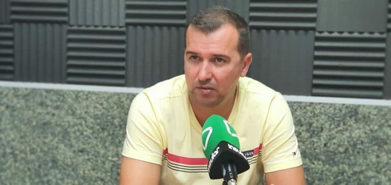 «Los Dolores en Lanzarote con Melendi y nosotros en La Peña con cuatro rondallas»